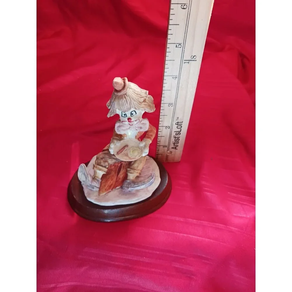 Leonardo Vtg  Clown Figurine With A Breakfast Plate On Wooden Base